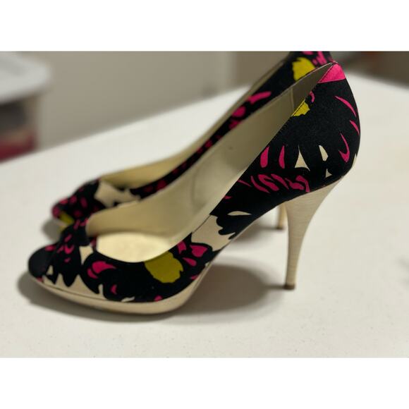 Bettye Muller Made In Italy Floral 4.5" Peep Toe Heels Size 39 - Picture 7 of 8